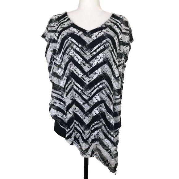 FRANK LYMAN Crochet Asymmetrical Overlay Tunic Top Size 6 White Black Tank - Picture 1 of 9